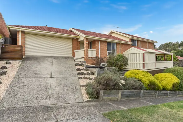 37 Avebury Drive, Berwick VIC 3806