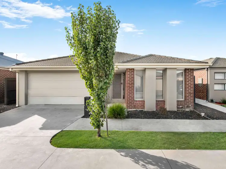 8 Newcastle Drive, Officer VIC 3809