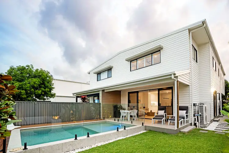 2/7 Avanti Street, Mermaid Waters QLD 4218