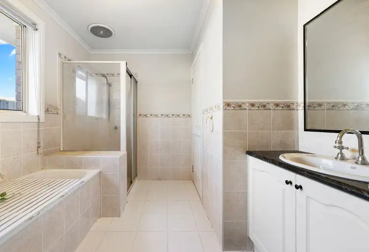 Fifth view of Homely unit listing, 2/310 Greaves Street North, Werribee VIC 3030