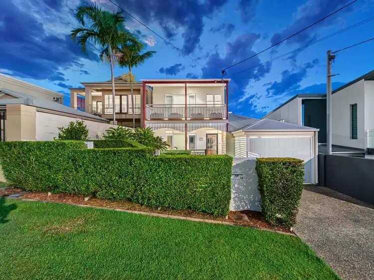 33 Kneale Street, Holland Park West QLD 4121