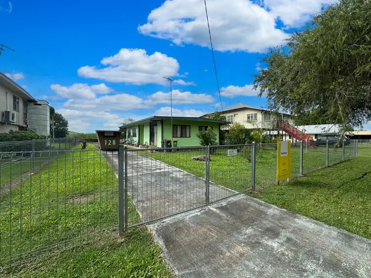 128 Broad Street, Sarina QLD 4737