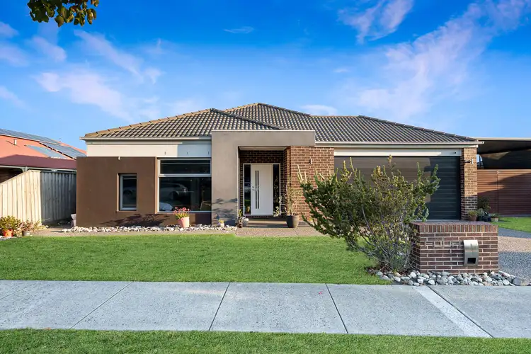 4 Carrington Drive, Pakenham VIC 3810
