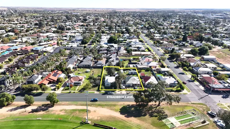 98-100 Stradbroke Avenue, Swan Hill VIC 3585