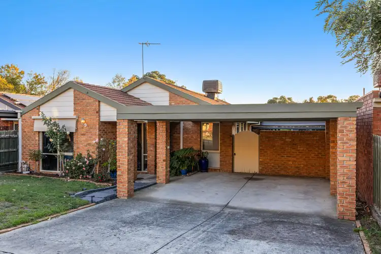 16 Adelaide Close, Berwick VIC 3806
