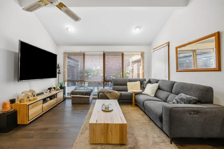 Fifth view of Homely house listing, 16 Adelaide Close, Berwick VIC 3806