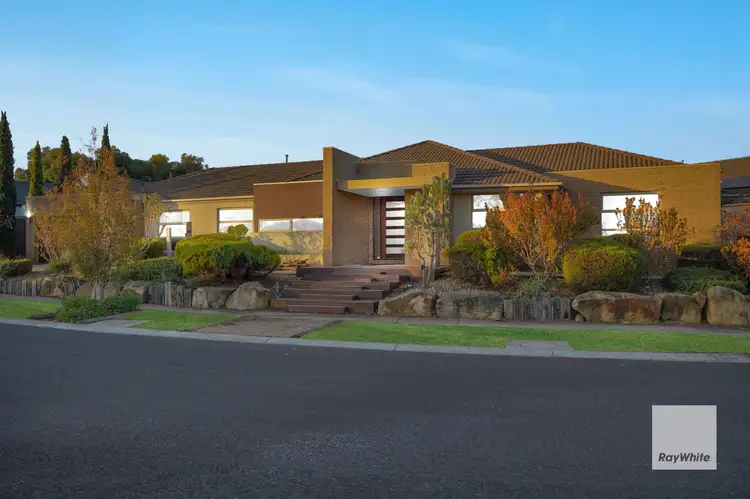 17 Ellenborough Crescent, Manor Lakes VIC 3024