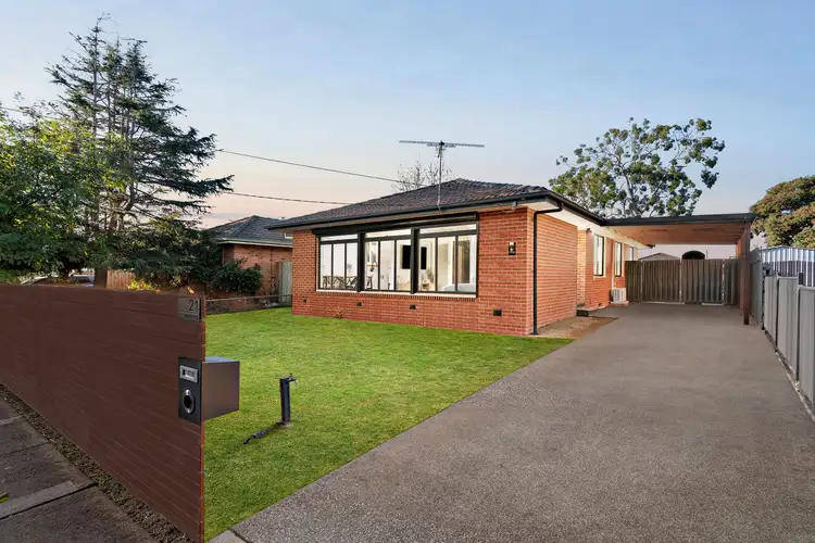 21 Brunning Crescent, Frankston North VIC 3200