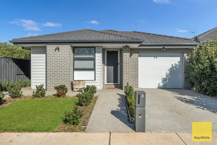 8 Ambrose Street, Rockbank VIC 3335