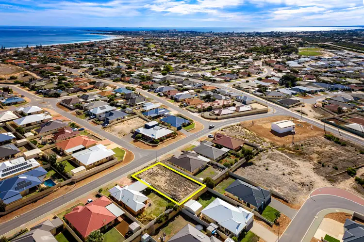32 Iduna Road, Wandina WA 6530