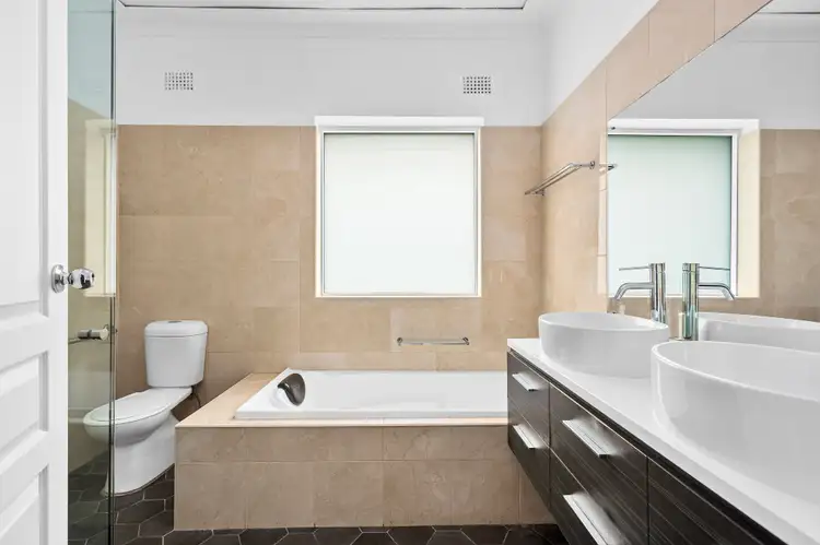 Fifth view of Homely house listing, 139 Gipps Road, Keiraville NSW 2500