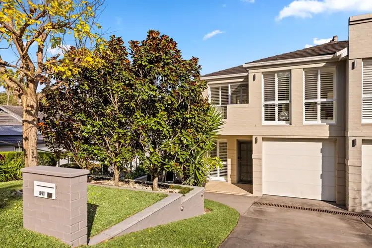 21 Angophora Place