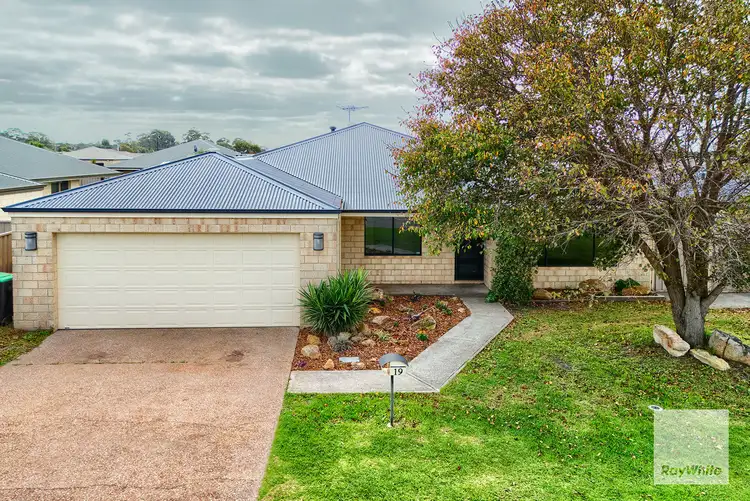 19 Moon Parade, Mckail WA 6330