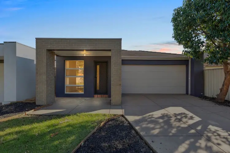 48 Edenbrook Circuit, Pakenham VIC 3810
