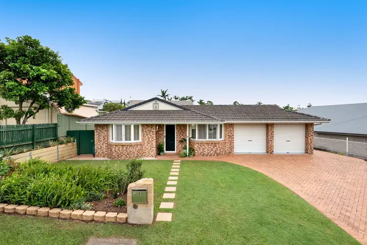 8 Mindona Street, Wishart QLD 4122