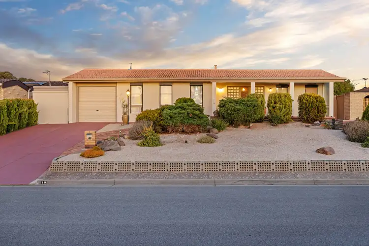 10 Intrepid Crescent, Hallett Cove SA 5158