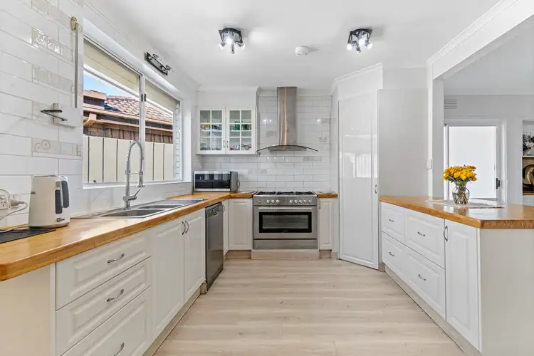 Fifth view of Homely house listing, 10 Kameruka Court, Werribee VIC 3030