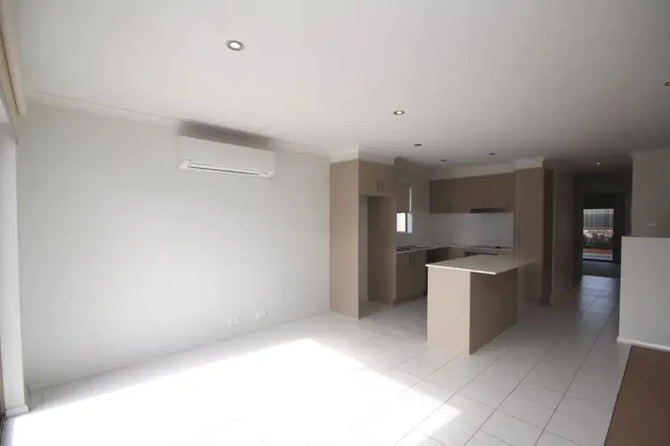 Fifth view of Homely apartment listing, 8/9 Maria Place, Lyons ACT 2606