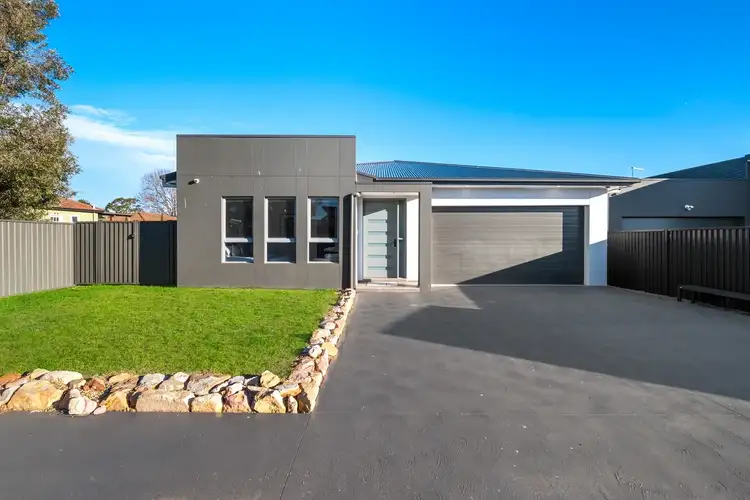 6 Hoxton Place, Spring Farm NSW 2570