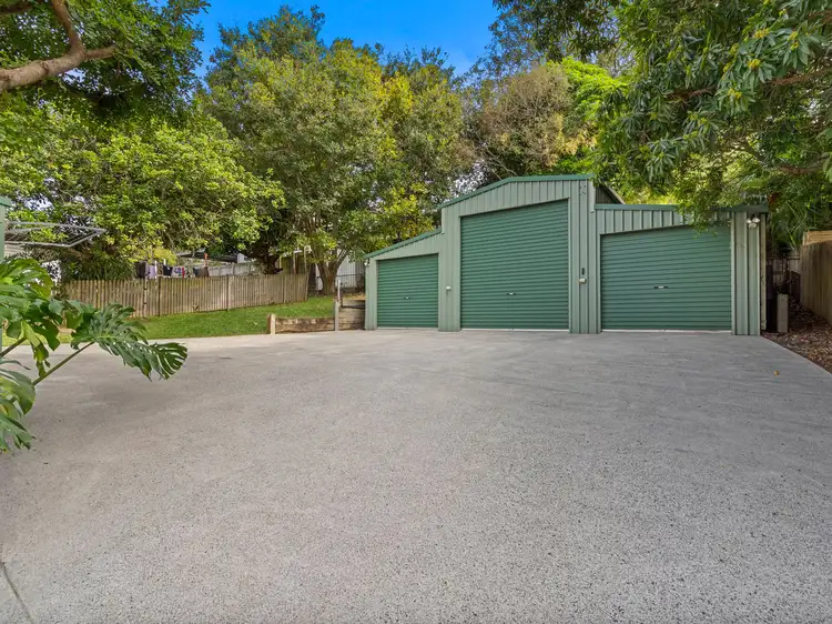 128 Nursery Road, Holland Park West QLD 4121