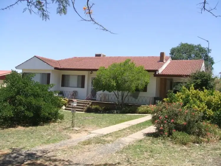 98 Redfern St, Cowra NSW