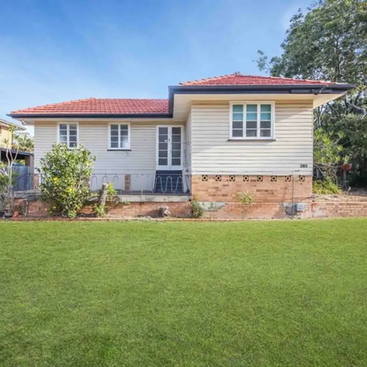385 Broadwater Road, Mansfield QLD 4122