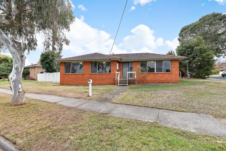 1 Weigela Court, Frankston VIC 3199