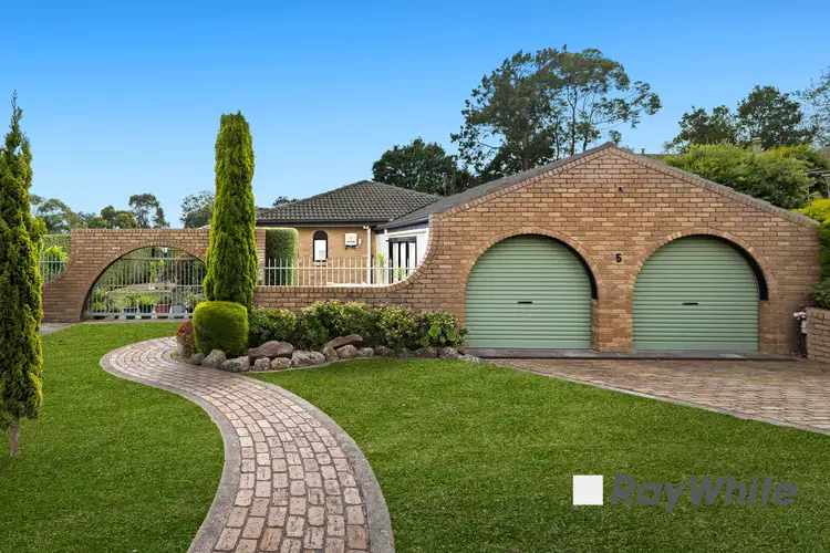 5 Rhyl Close, Endeavour Hills VIC 3802