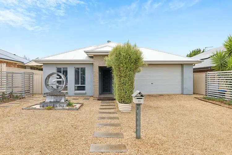 16 Sullivan Road, Strathalbyn SA 5255