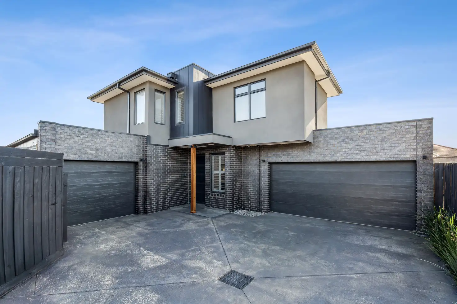 Main view of Homely townhouse listing, 2/15 Lucille Avenue, Reservoir VIC 3073