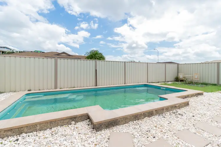 2 Parame Court, Nikenbah QLD 4655