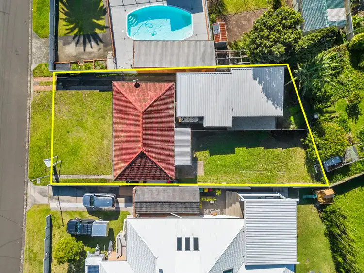 Second view of Homely house listing, 18 Elouera Crescent, Kanahooka NSW 2530