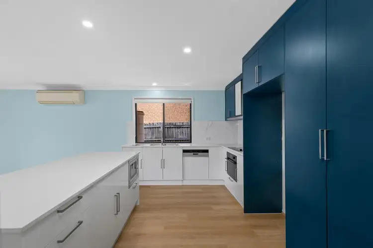 2 Selkirk Close, Oxley QLD 4075