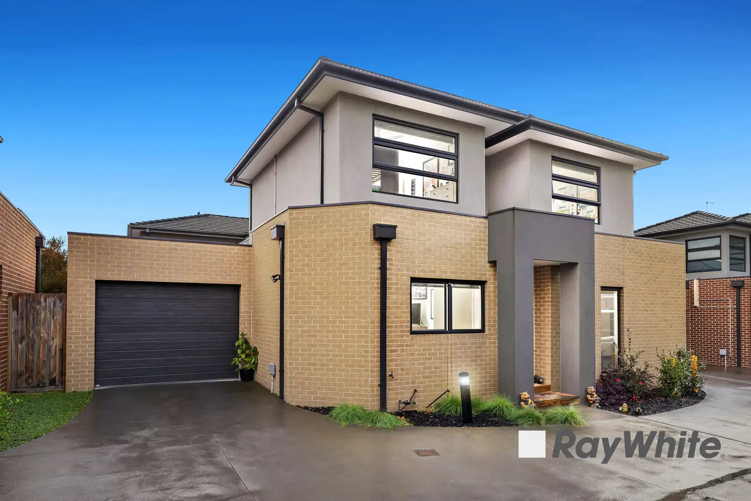 Main view of Homely townhouse listing, 5 Flame Robin Place, Endeavour Hills VIC 3802