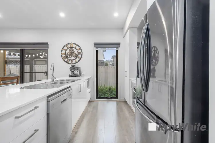 Sixth view of Homely townhouse listing, 5 Flame Robin Place, Endeavour Hills VIC 3802