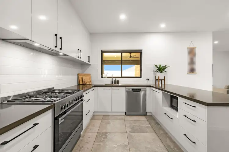 Sixth view of Homely house listing, 5 Joseph Court, Red Cliffs VIC 3496