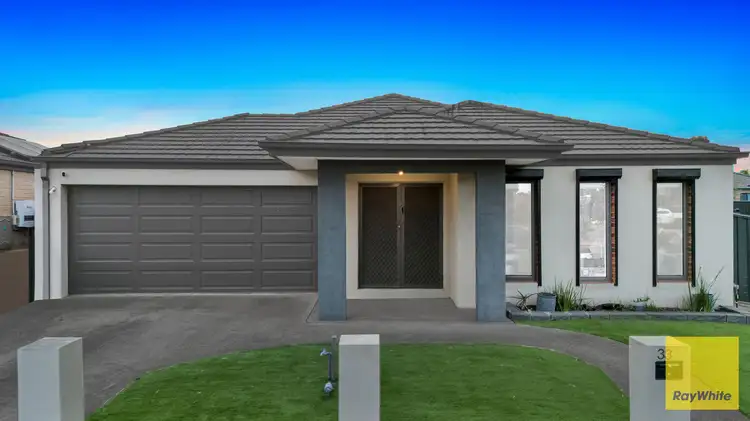 33 Finsbury Crescent, Manor Lakes VIC 3024