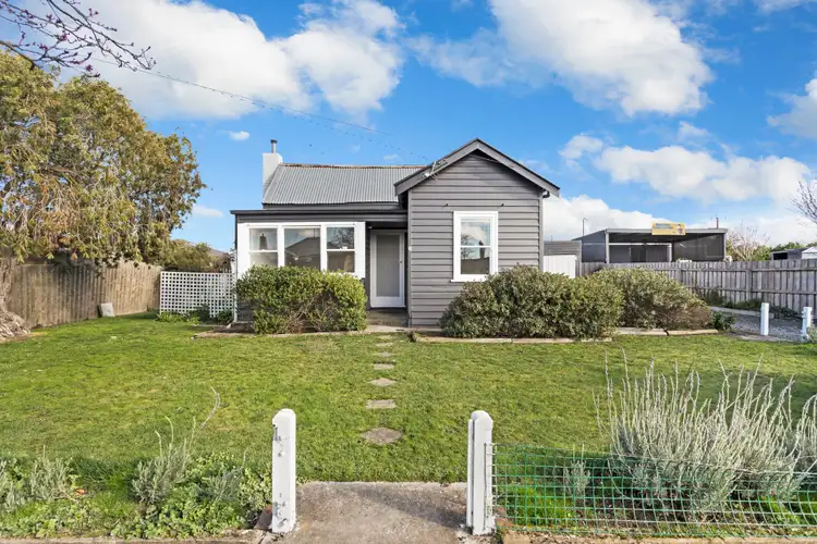 6 Edwards Street, Sebastopol VIC 3356
