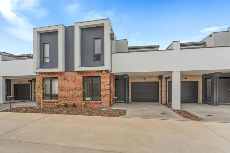 8 Midnight Circuit, South Morang VIC 3752