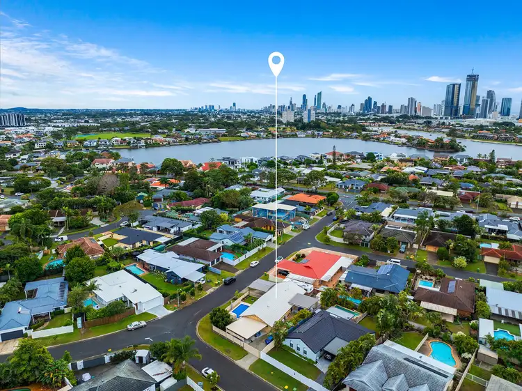 8 Southerly Street, Mermaid Waters QLD 4218