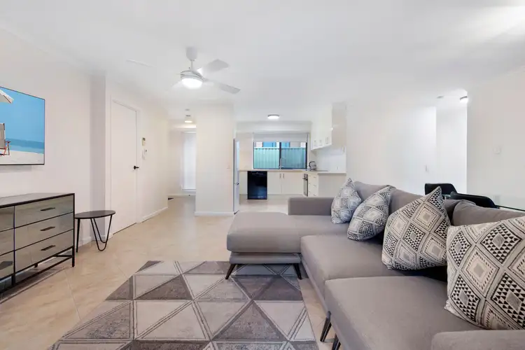 2/269 Government Road, Labrador QLD 4215