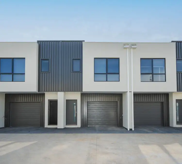 25 Tanzanite Court, Berwick VIC 3806
