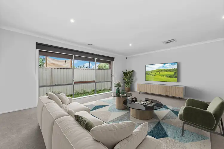 Fifth view of Homely house listing, 8 Salvia Avenue, Pakenham VIC 3810