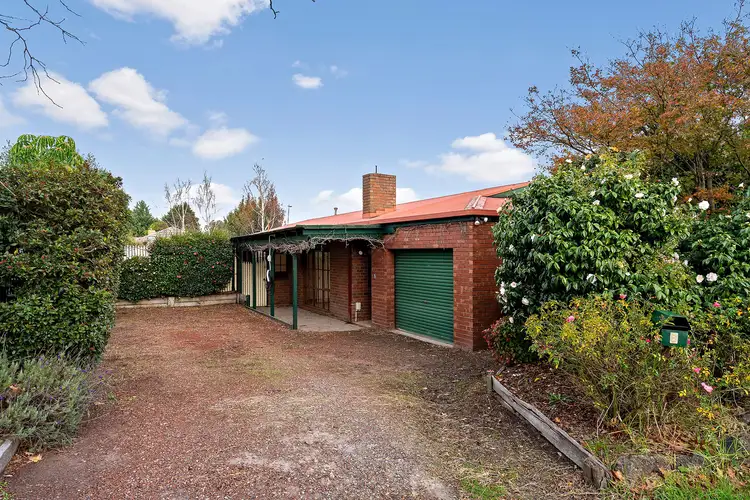 8 Cuneata Close, Langwarrin VIC 3910