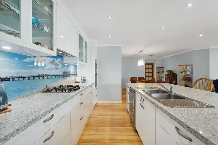 21 Kurrat Elbow, South Guildford WA 6055
