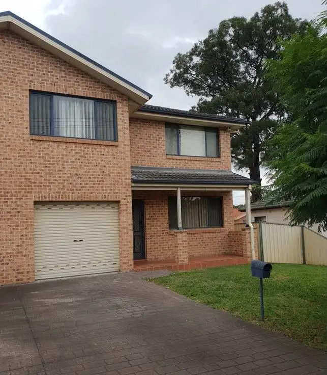 2/137 Cumberland Road, Ingleburn NSW 2565