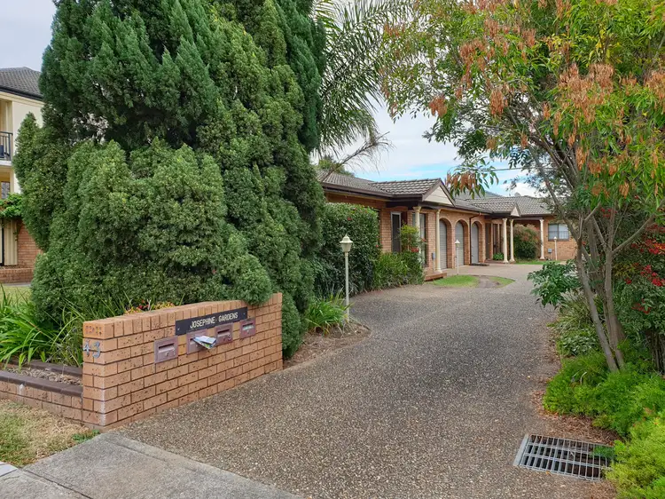2/43 Clevedon Road, Hurstville NSW 2220