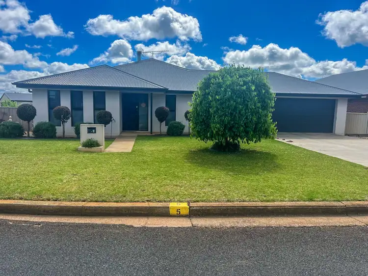 5 Williams Street, Temora NSW 2666