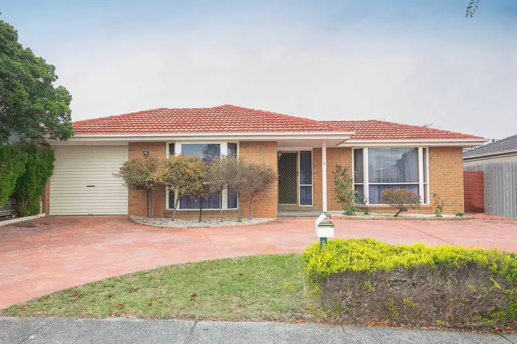 8 Neilian Retreat, Berwick VIC 3806