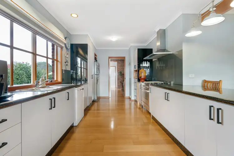 Fifth view of Homely house listing, 2 Kirribilli Close, Langwarrin VIC 3910